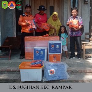 Kamis, 18 Juli 2024 BPBD Kabupaten Trenggalek mendistribusikan bantuan logistik bagi warga yang terdampak Kebakaran di Ds. Slawe Kec. Watulimo, Ds. Sugihan Kec. Kampak dan warga yang terdampak Tanah Longsor di Ds. Ngerdani Kec. Dongko