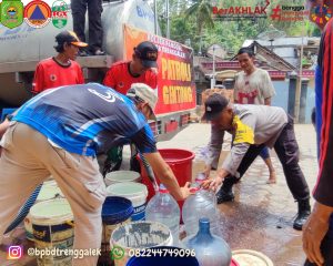 Sabtu, 7 September 2024 BPBD Kab. Trenggalek mendistribusikan bantuan air bersih ke Kecamatan Panggul