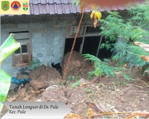 Minggu, 20 Oktober 2024. BPBD Melaporkan Kejadian Bencana Tanah Longsor di RT 11 RW 04 Dusun Gading Desa Jombok Kec. Pule dan RT 59 Desa Pule Kec. Pule