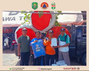 Jumat, 24 Oktober 2024 Badan Penanggulangan Bencana Daerah Kabupaten Trenggalek melakukan penyaluran logpal untuk warga terdampak kekeringan