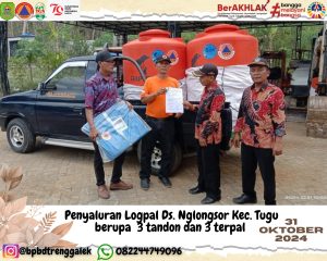 Kamis, 31 Oktober 2024 Badan Penanggulangan Bencana Daerah Kabupaten Trenggalek menyalurkan bantuan berupa 3 buah tandon dan 3 buah terpal untuk masyarakat Ds. Nglongsor Kec. Tugu