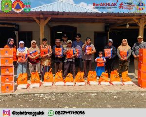 Selasa, 5 November 2024 BPBD Kab. Trenggalek mendistribusikan bantuan logistik berupa paket makanan siap saji, biskuit, selimut dan paket sembako di Ds. Sumurup Kec. Bendungan dan Ds. Sawahan Kec. Watulimo