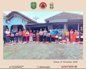 Selasa, 12 November 2024 BPBD Kab. Trenggalek mendistribusikan bantuan logistik dan peralatan berupa terpal