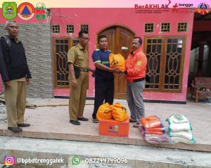 Senin, 2 Desember 2024. PBD Trenggalek hadir langsung untuk menyerahkan bantuan logistik kepada korban terdampak rumah roboh di Desa Kamulan Kec. Durenan