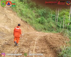 Rabu, 3 Desember 2024 Update terkini pukul 16.20 WIB Proses pembersihan material tanah longsor di Desa Tangkil telah selesai